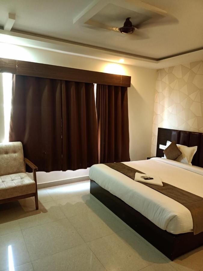 Neelkanth Hotel Ayodhya Экстерьер фото