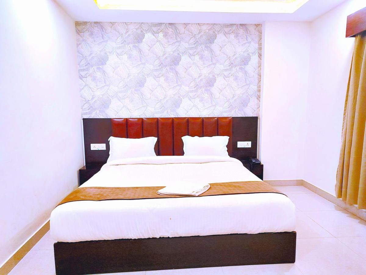 Neelkanth Hotel Ayodhya Экстерьер фото