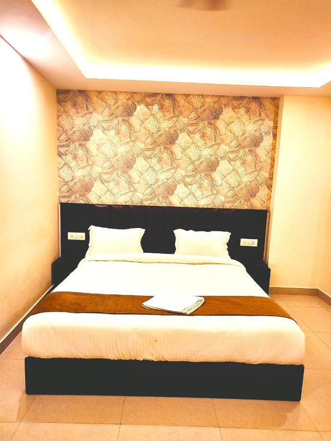 Neelkanth Hotel Ayodhya Экстерьер фото