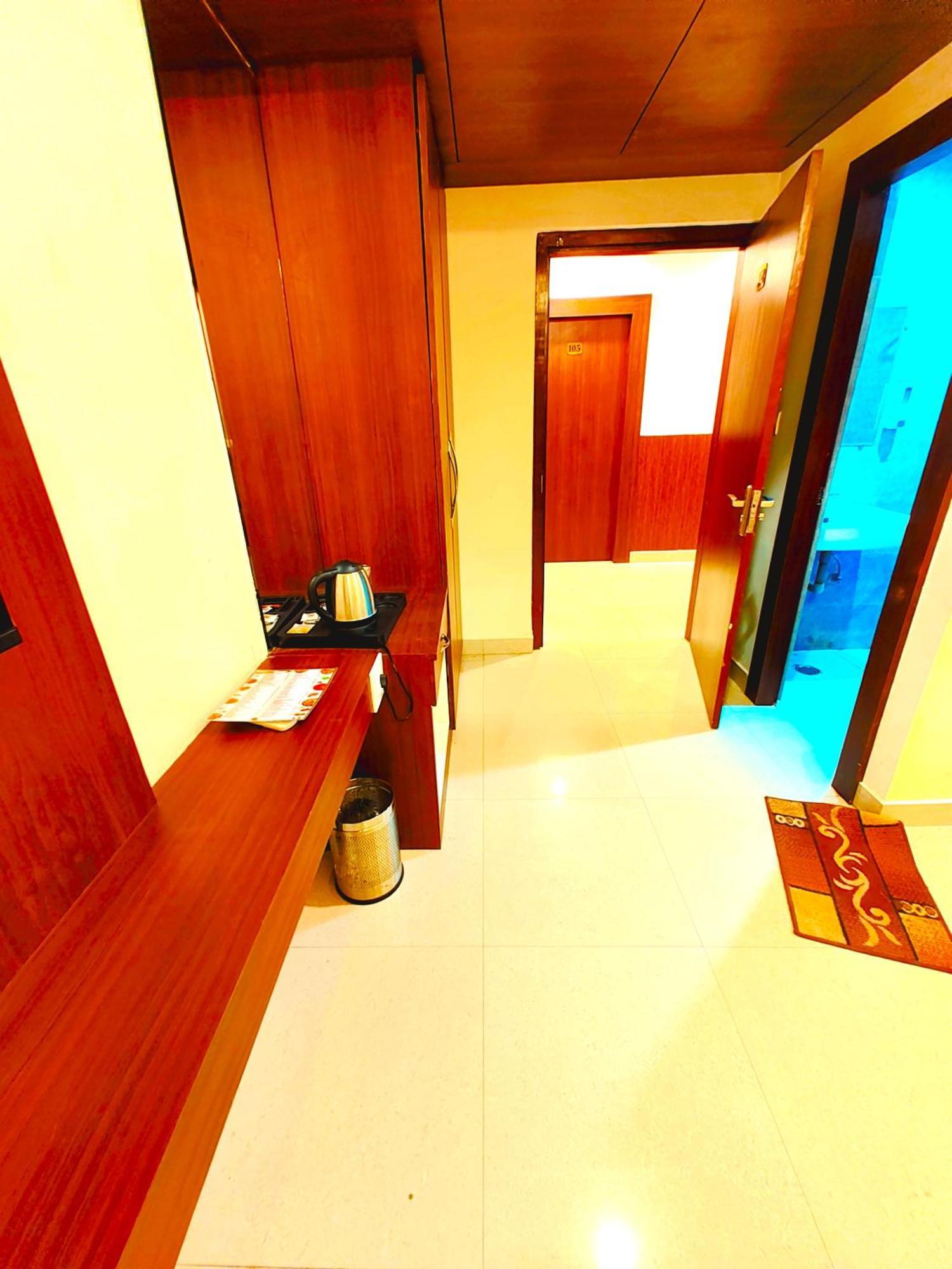 Neelkanth Hotel Ayodhya Экстерьер фото