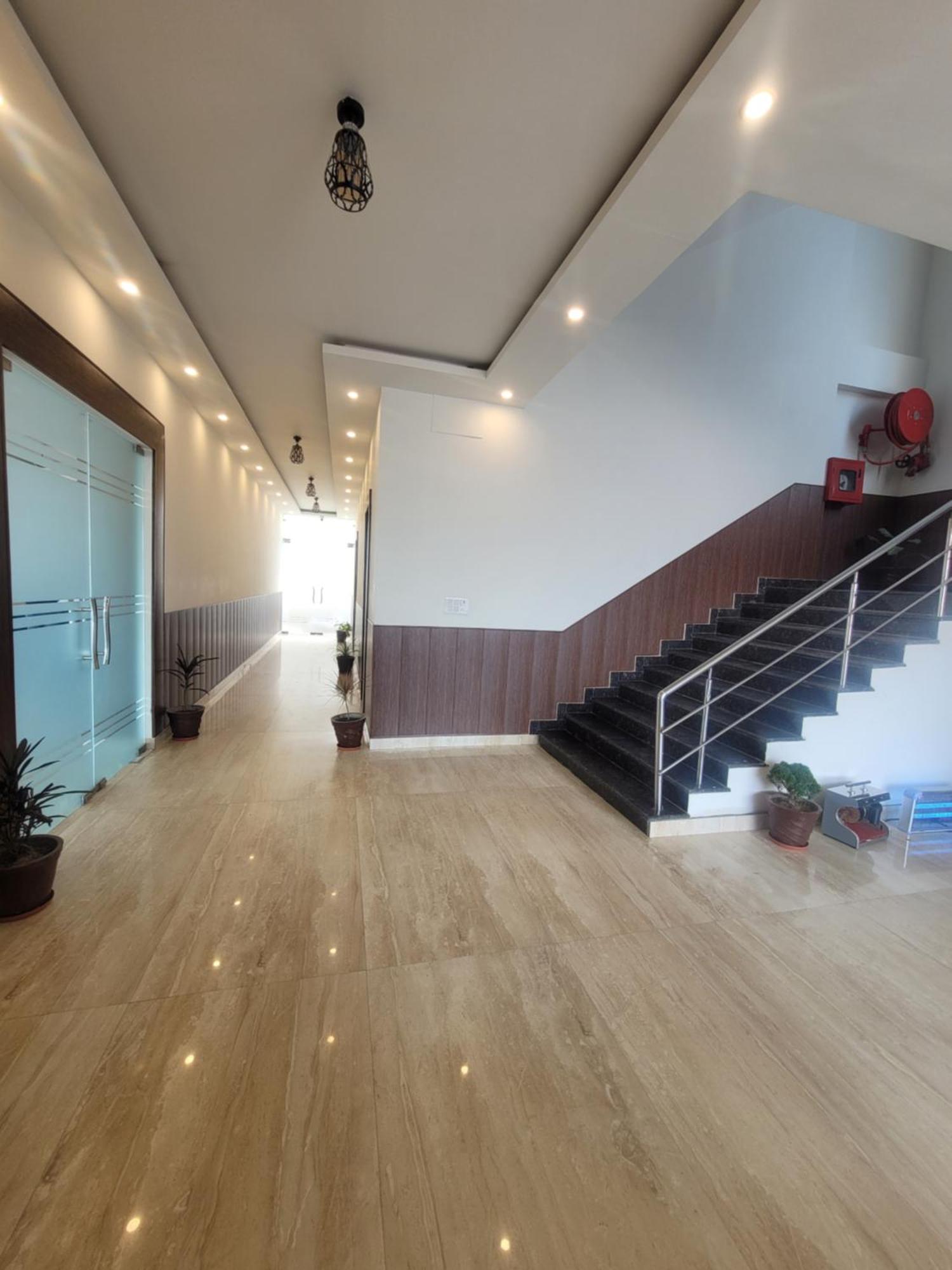 Neelkanth Hotel Ayodhya Экстерьер фото